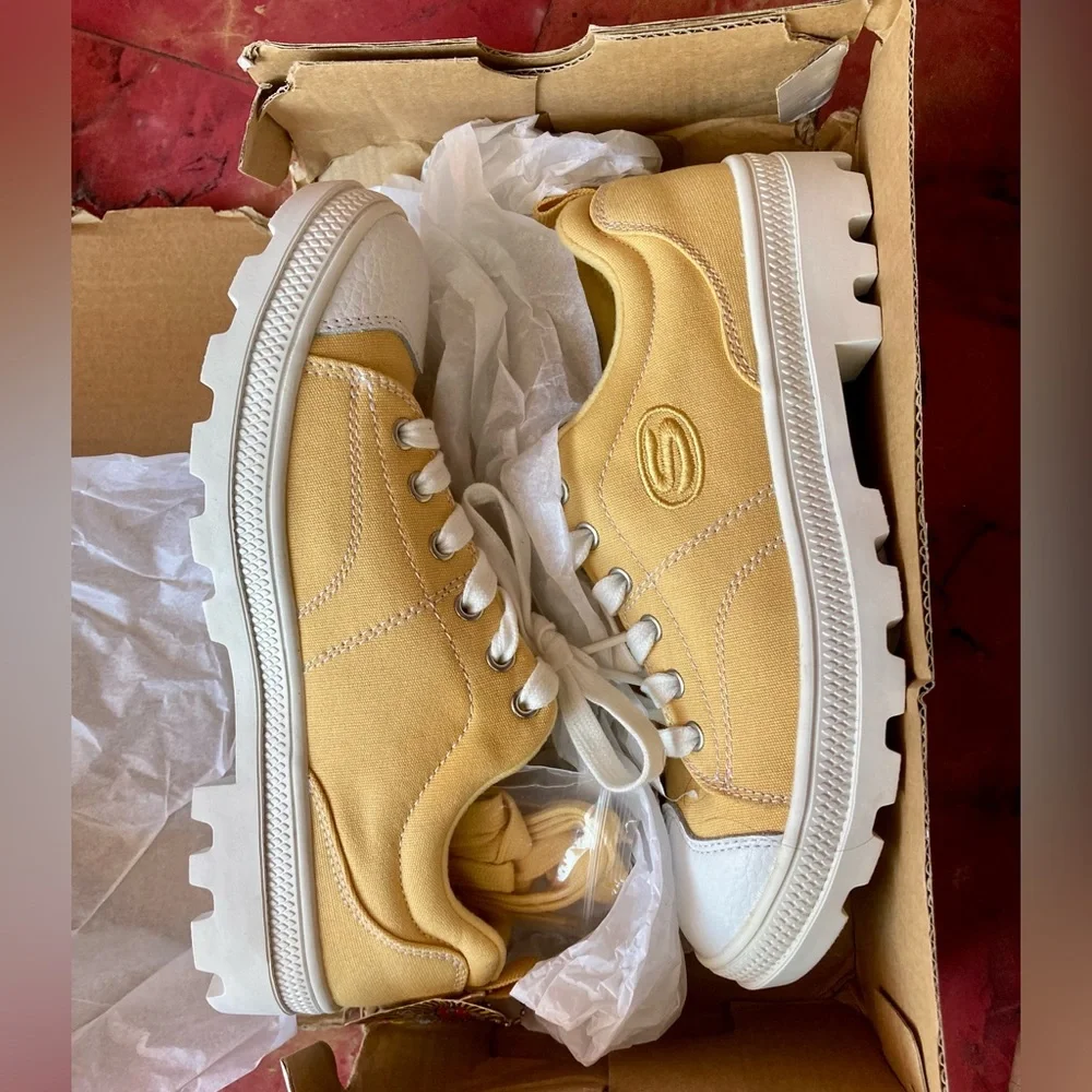 Skechers Roadies Low-Top Sneakers Yellow - Picture 13 of 15
